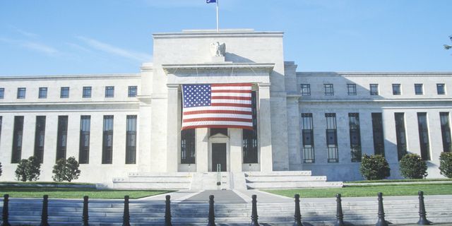 Komen Fed mungkin mendorong USD naik lebih tinggi