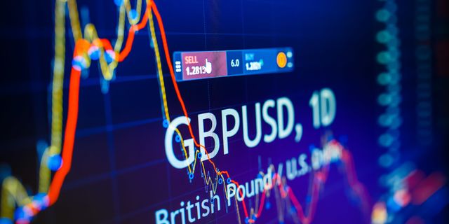 Bagaimana cara berdagang dengan GBP selepas laporan dari Bank of England?