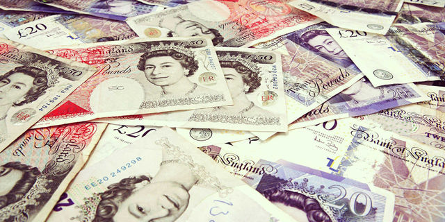 Dagangkan pound British sempena data inflasi